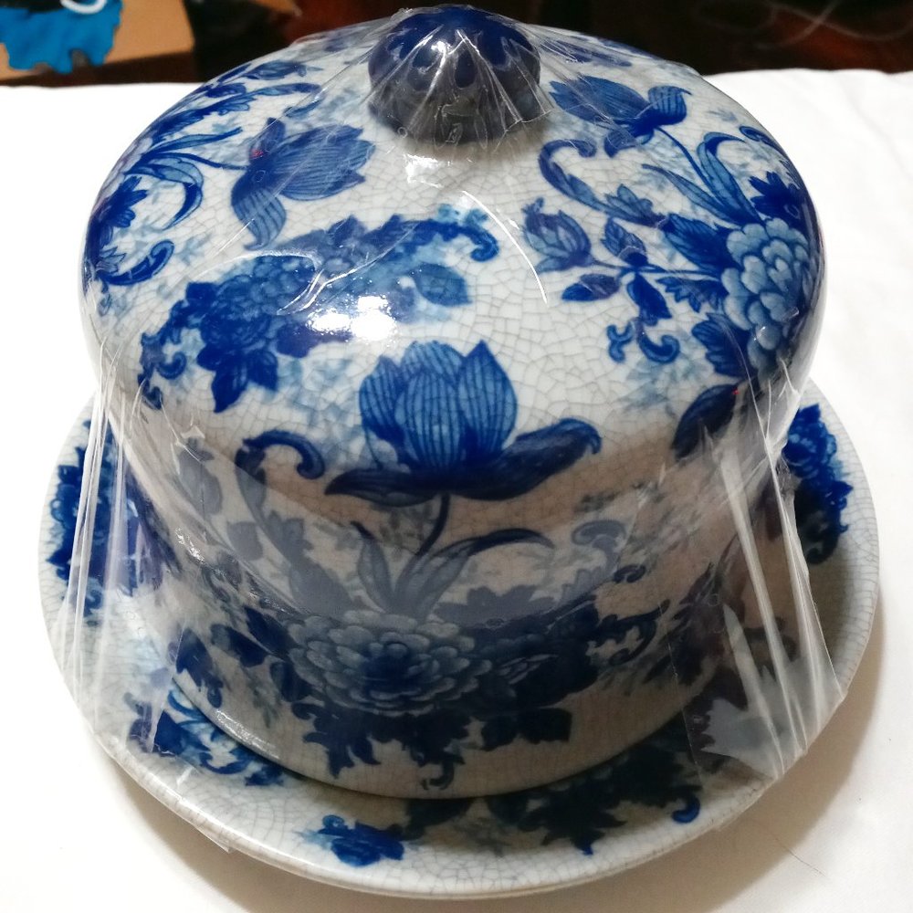 The Bombay Company Blue & White Roses Covered Cheese Plate